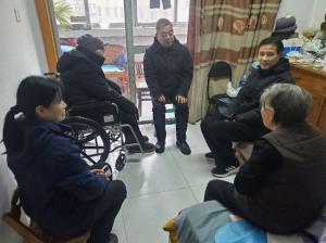 心系职工  情暖寒冬： 顺势药业党总支开展走访慰问活动