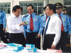 2006年10月河南省工商行政管理局副局长杨文生到公司调研