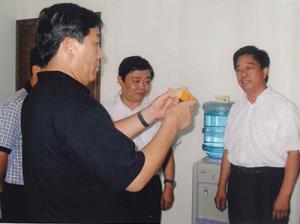 2007年8月河南省副省长史济春到公司考察